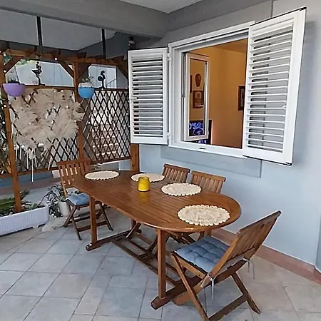 Rock Palace Apartment
