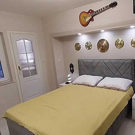 Rock Palace Apartment